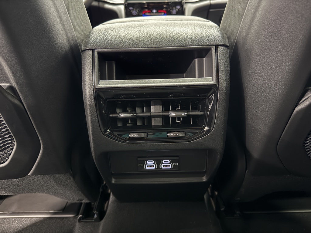 2025 Jeep Grand Cherokee Laredo X photo 3