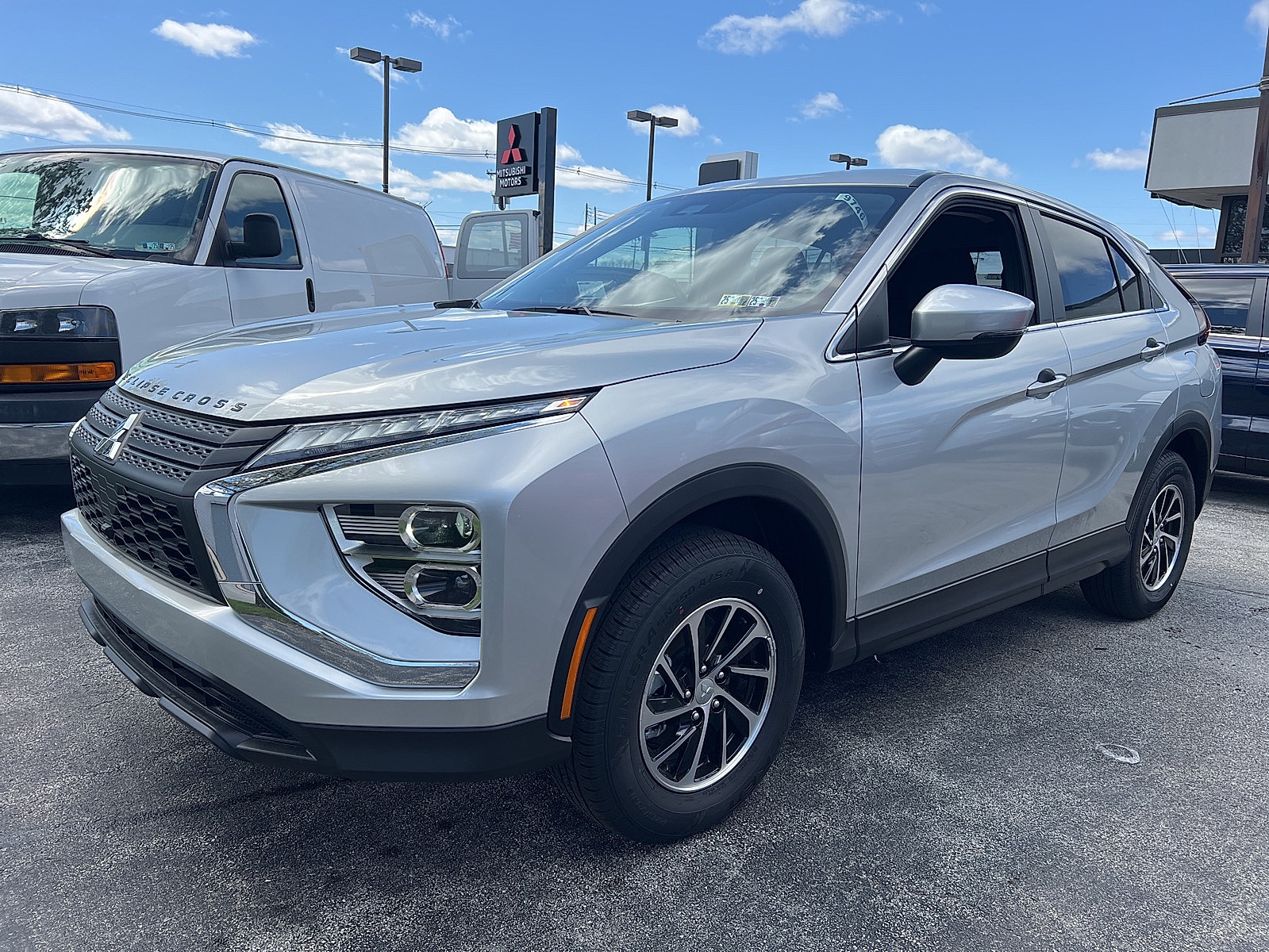2025 Mitsubishi Eclipse Cross ES photo 3