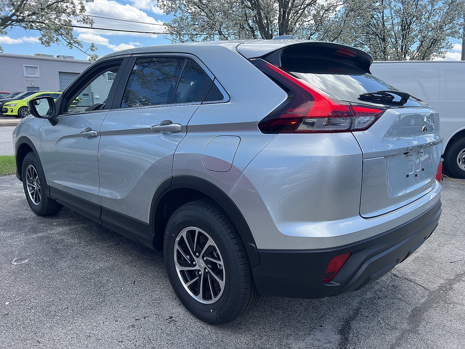 2025 Mitsubishi Eclipse Cross ES photo 4