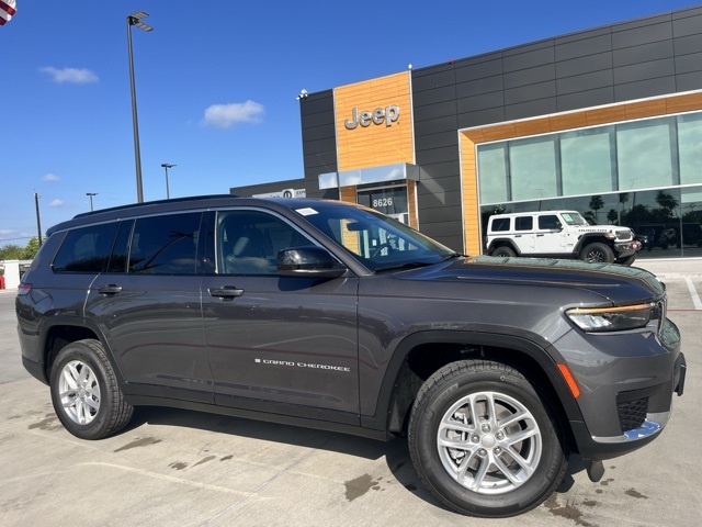2025 Jeep Grand Cherokee L Laredo's photo