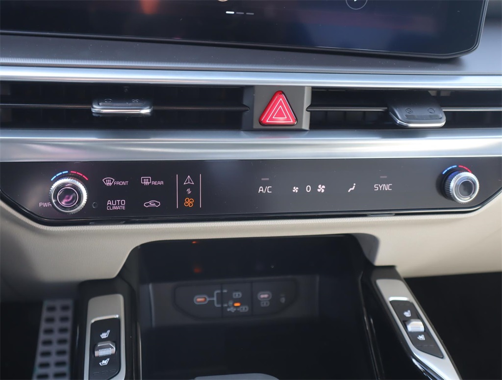 2025 Kia Sorento SX - Photo 16