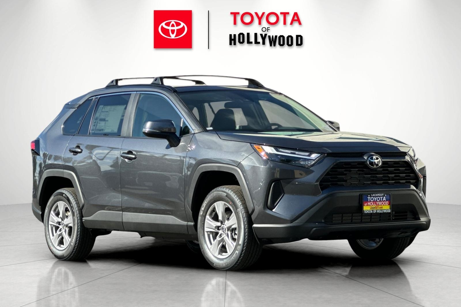 2025 Toyota RAV4 XLE's photo