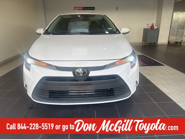 2023 Toyota Corolla LE photo 2