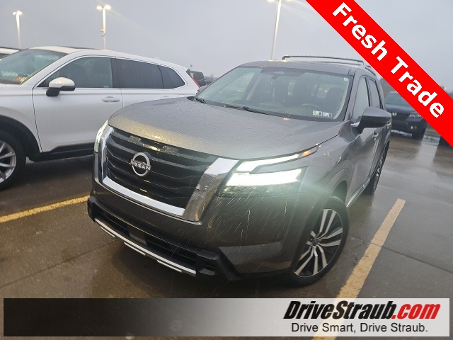 2023 Nissan Pathfinder Platinum's photo