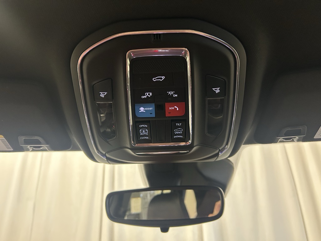 used 2024 Jeep Grand Cherokee car, priced at $33,999