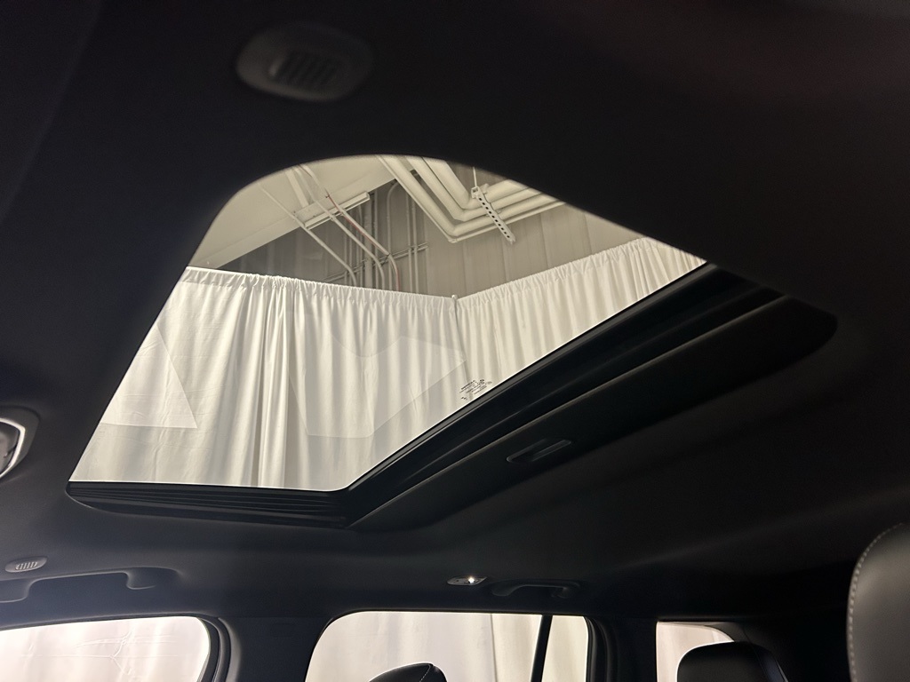 used 2024 Jeep Grand Cherokee car, priced at $33,999