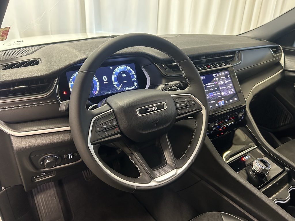 used 2024 Jeep Grand Cherokee car, priced at $33,999