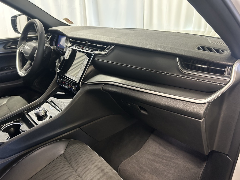 used 2024 Jeep Grand Cherokee car, priced at $33,999