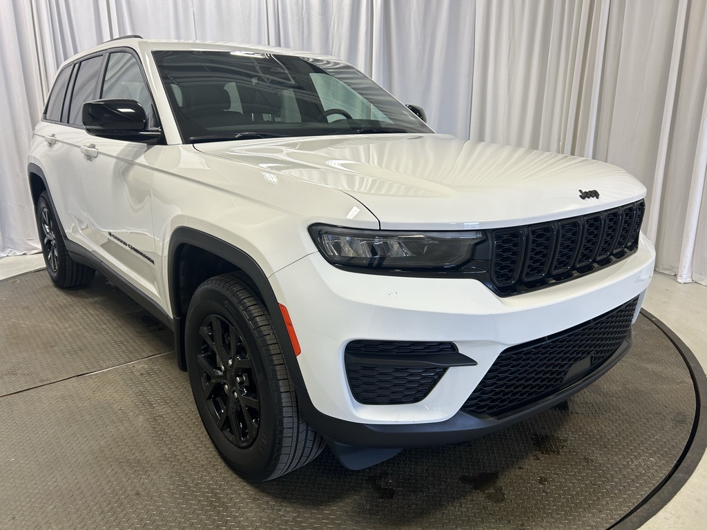 used 2024 Jeep Grand Cherokee car, priced at $33,999