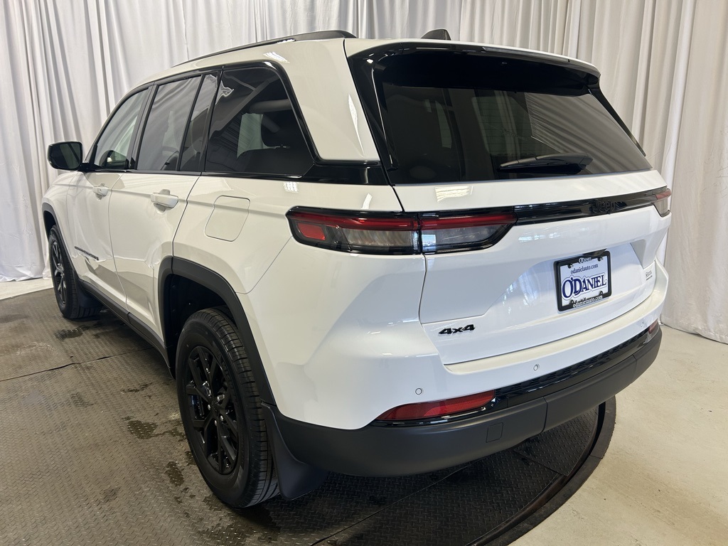used 2024 Jeep Grand Cherokee car, priced at $33,999