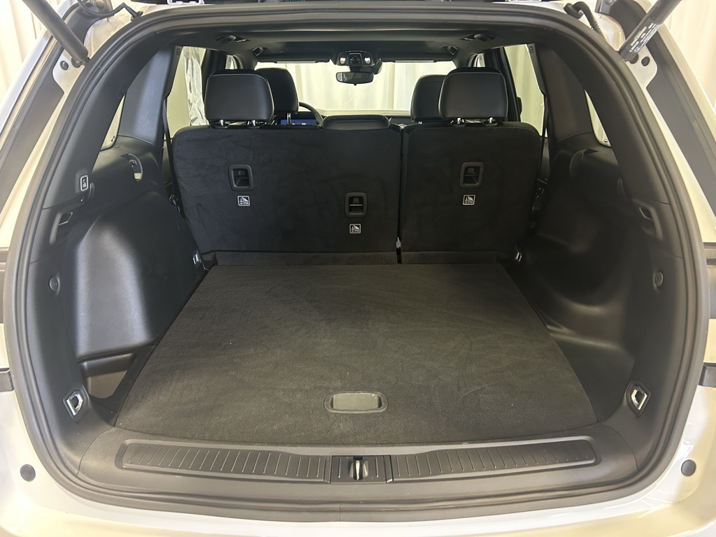 used 2024 Jeep Grand Cherokee car, priced at $33,999