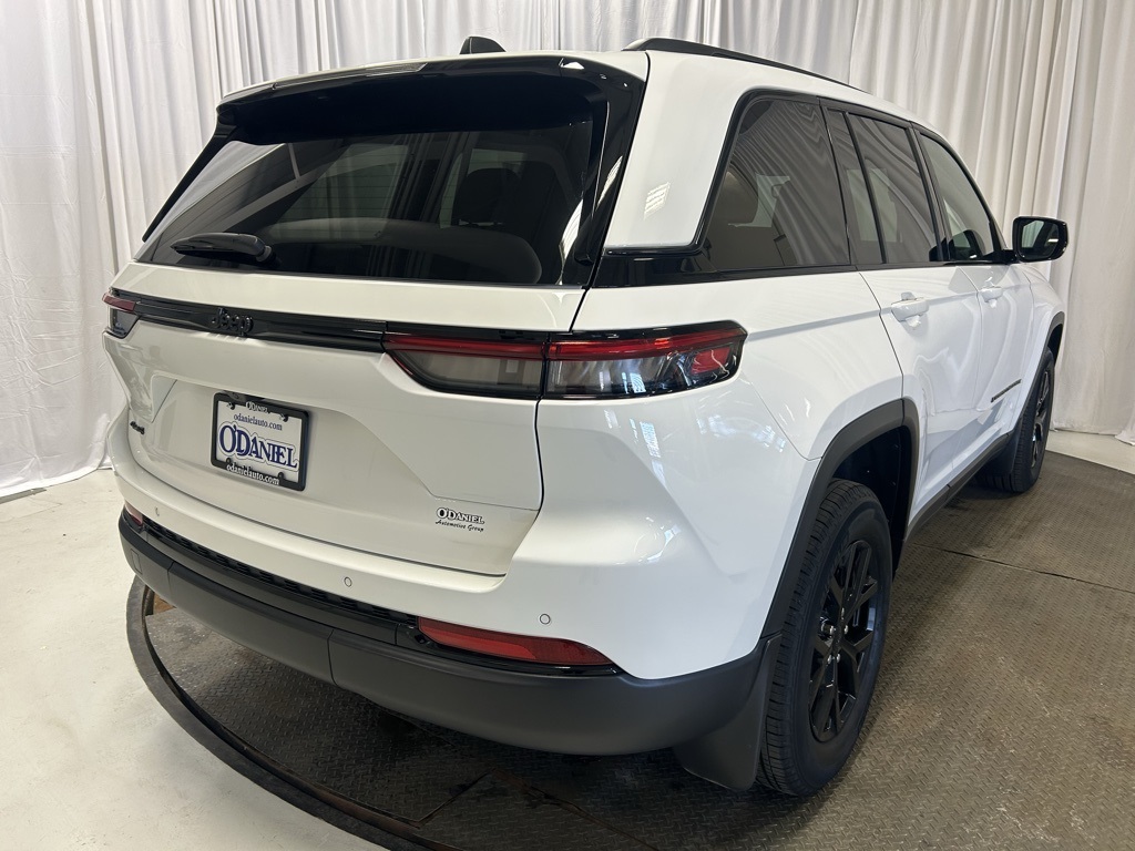 used 2024 Jeep Grand Cherokee car, priced at $33,999