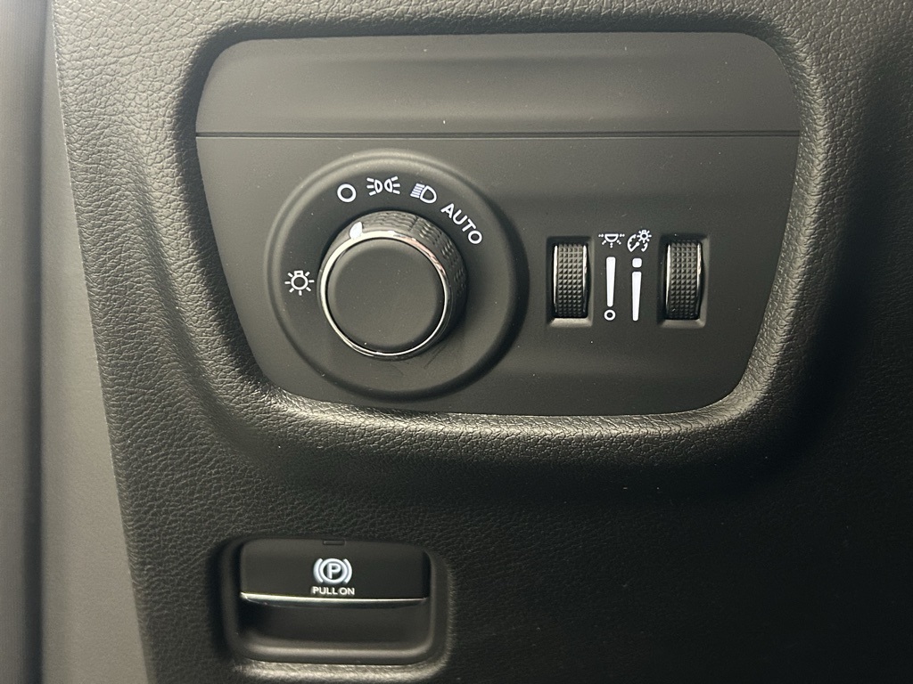 used 2024 Jeep Grand Cherokee car, priced at $33,999