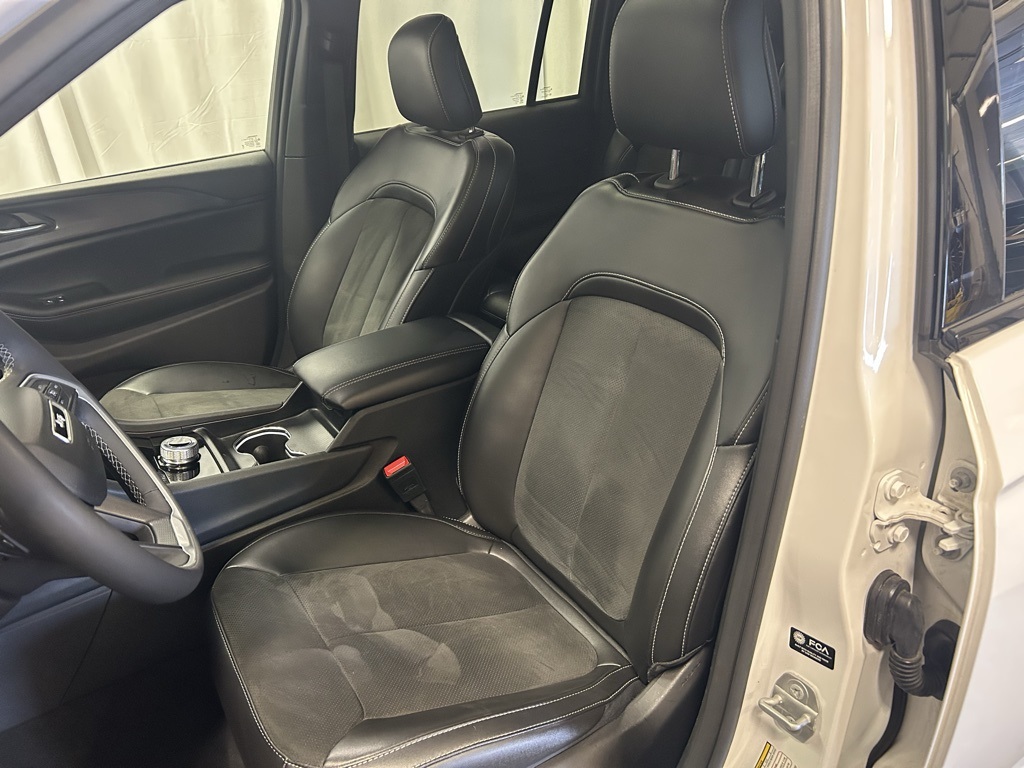 used 2024 Jeep Grand Cherokee car, priced at $33,999