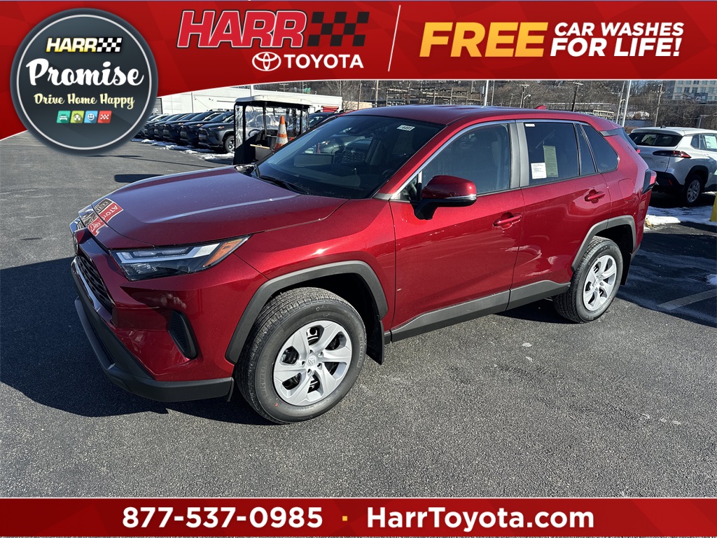 2025 Toyota RAV4 LE's photo