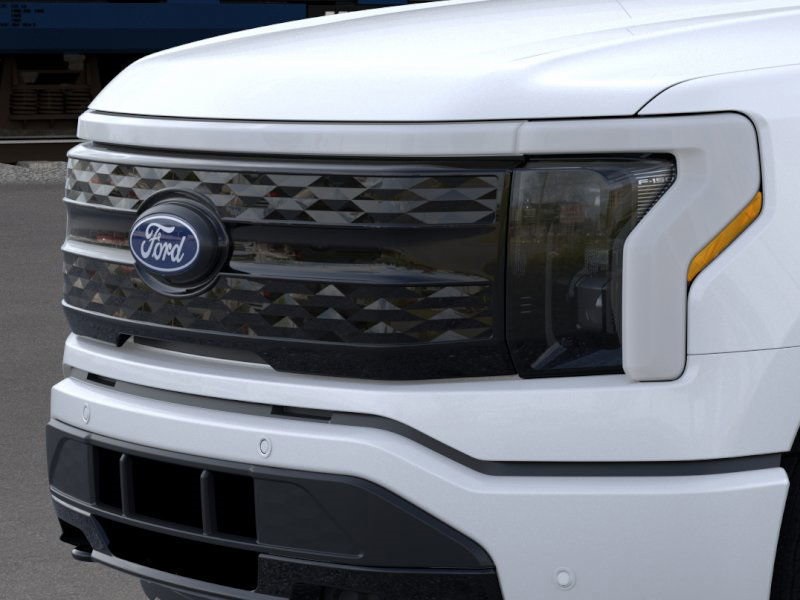 2025 Ford F-150 Lightning Platinum photo 16