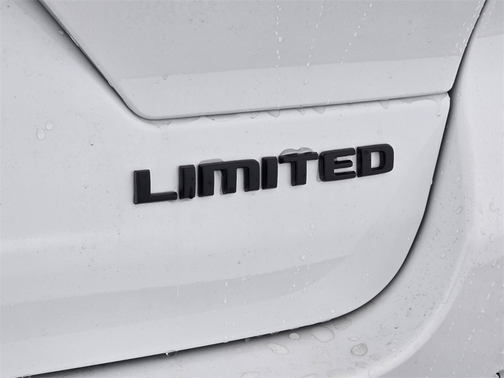 new 2025 Jeep Grand Cherokee car, priced at $43,085