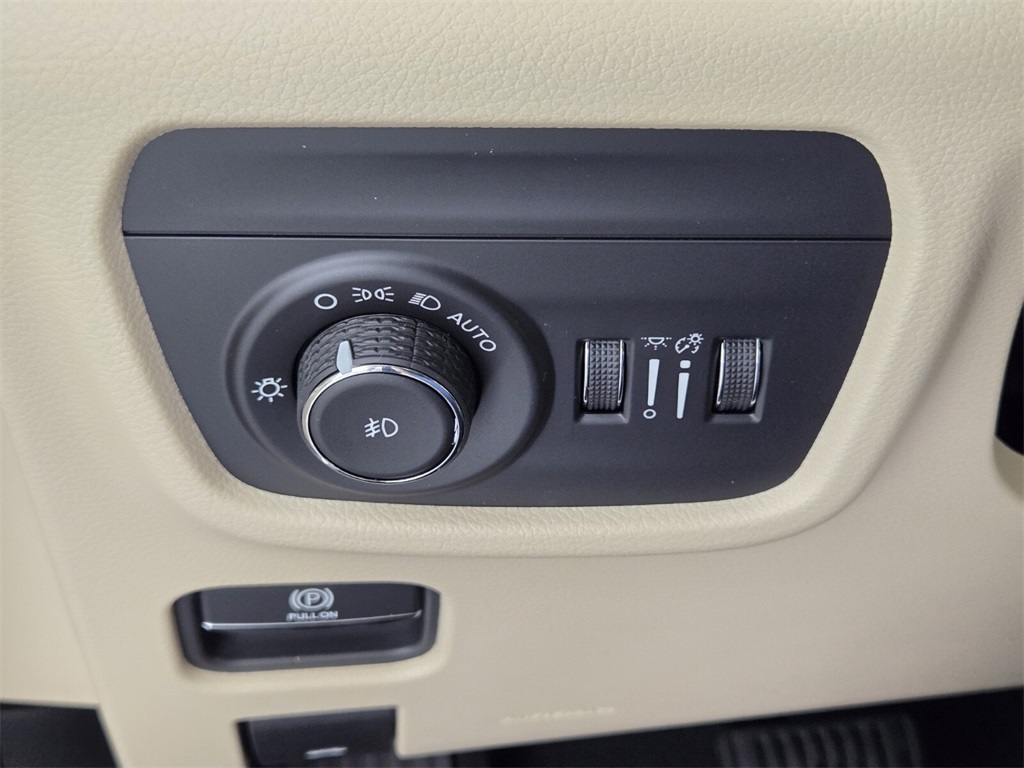 new 2025 Jeep Grand Cherokee car, priced at $43,085