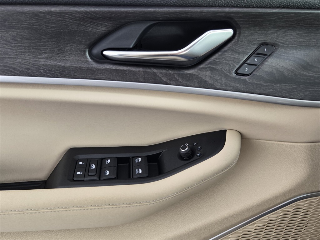 new 2025 Jeep Grand Cherokee car, priced at $43,085