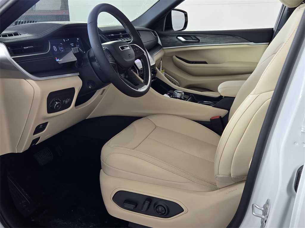 new 2025 Jeep Grand Cherokee car, priced at $43,085