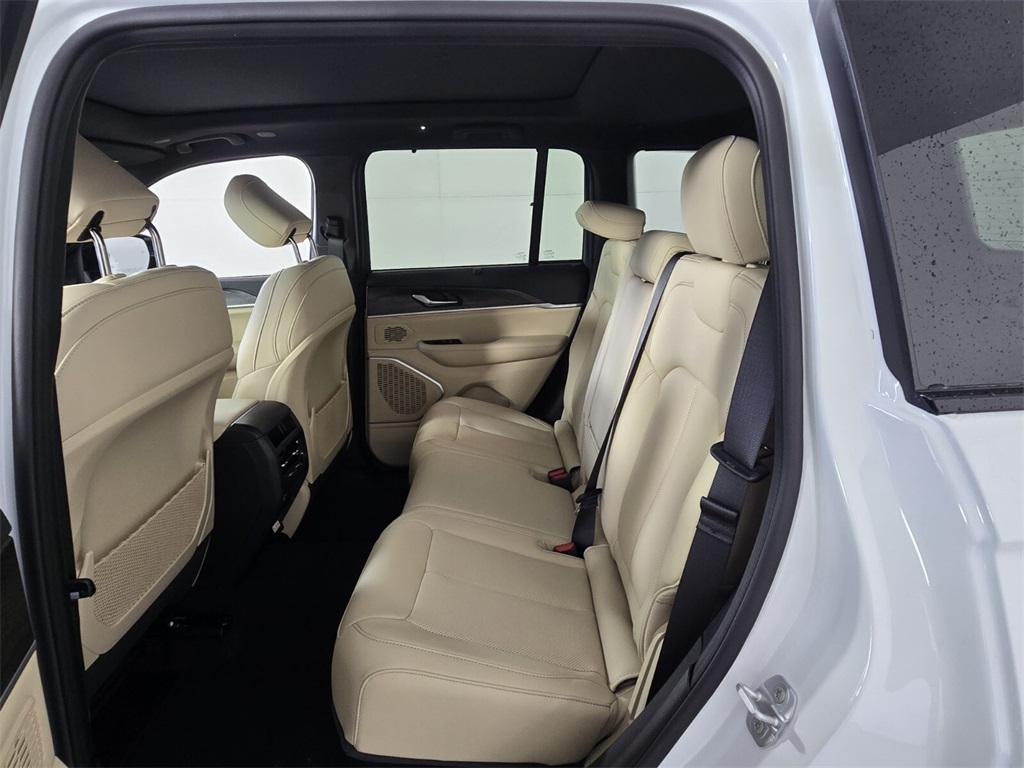 new 2025 Jeep Grand Cherokee car, priced at $43,085