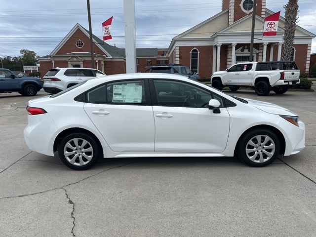 2026 Toyota Corolla LE photo 4