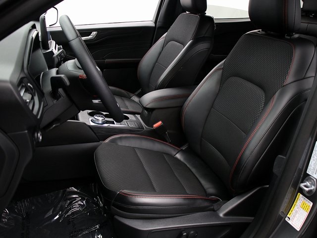 2025 Ford Escape ST-Line photo 4