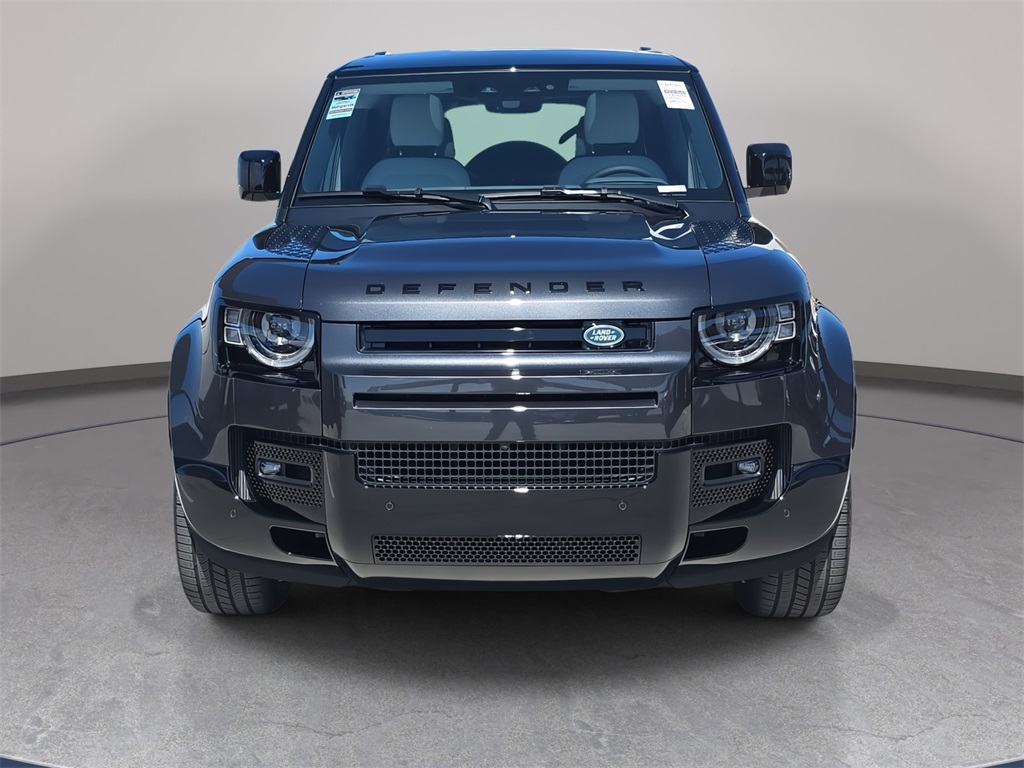 2025 Land Rover Defender 130 X-Dynamic SE photo 2