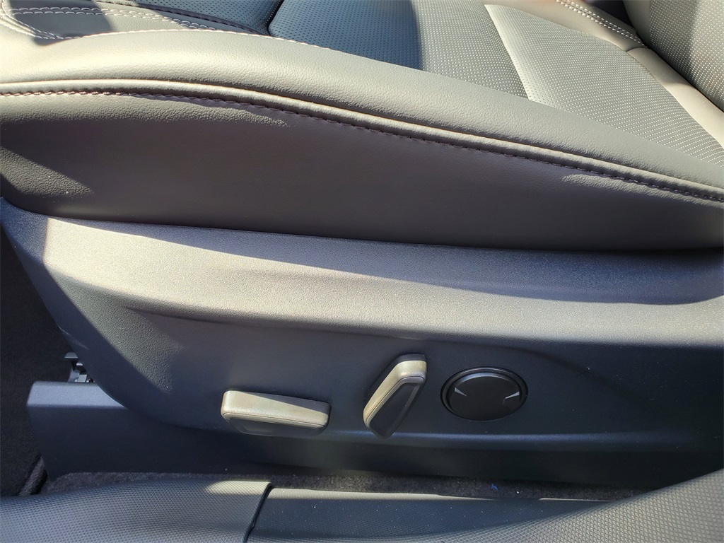 2025 Ford Mustang Mach-E Premium photo 7
