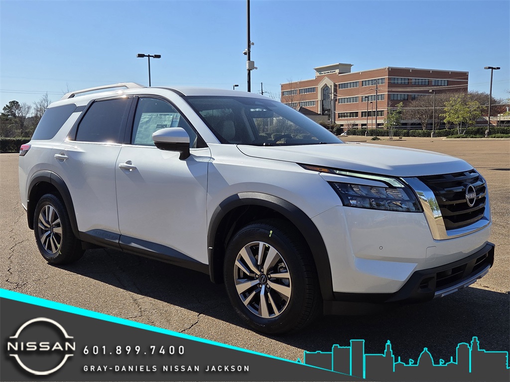 2025 Nissan Pathfinder SL's photo