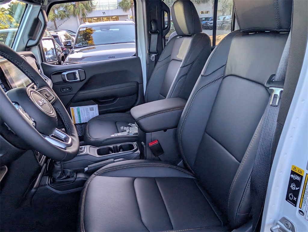 new 2025 Jeep Wrangler car, priced at $48,620