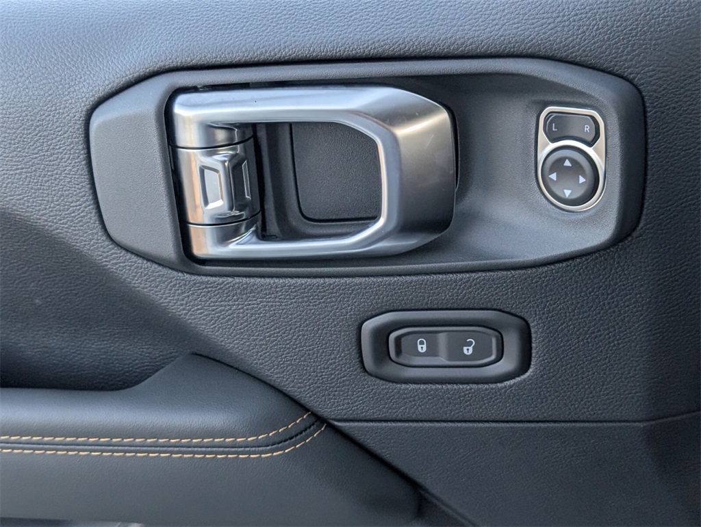 new 2025 Jeep Wrangler car, priced at $48,620