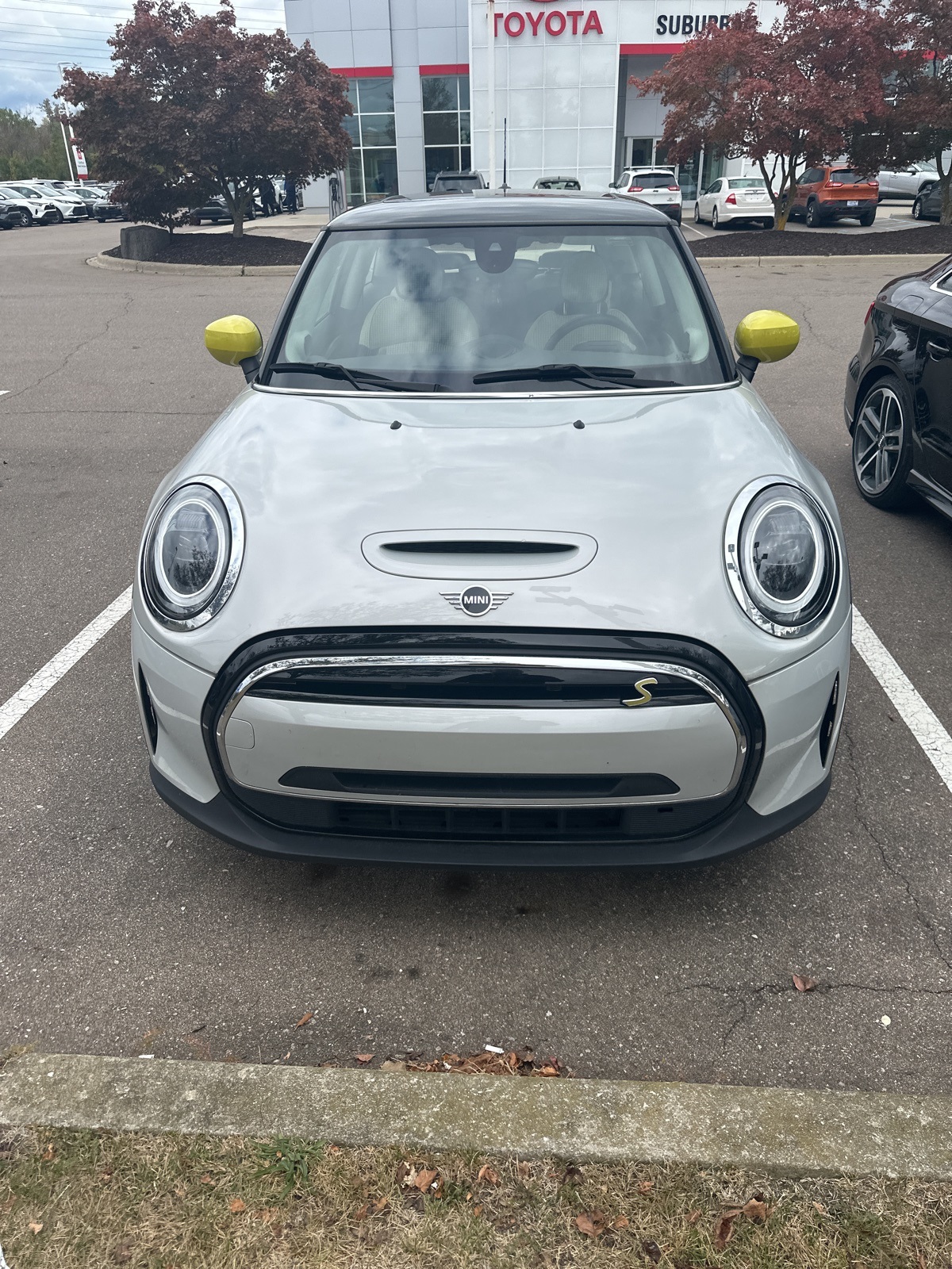 Used 2023 MINI Hardtop 2 Door SE with VIN WMW13DJ0XP2S84881 for sale in Farmington Hills, MI