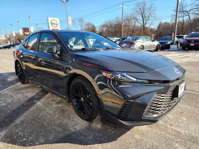 2025 Toyota Camry SE's photo