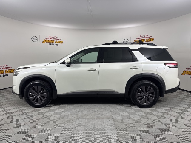 2022 Pearl White Tricoat Nissan Pathfinder SV FWD SUV