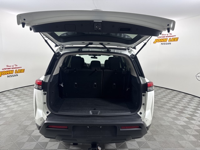 2022 Pearl White Tricoat Nissan Pathfinder SV FWD SUV
