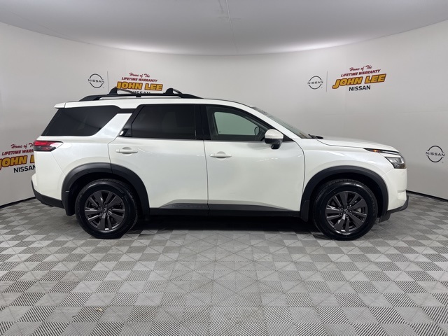 2022 Pearl White Tricoat Nissan Pathfinder SV FWD SUV