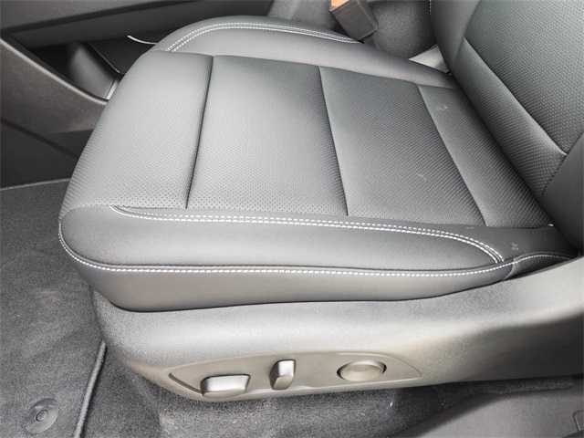 2025 Lakeshore Blue Metallic Chevrolet Traverse LT FWD SUV