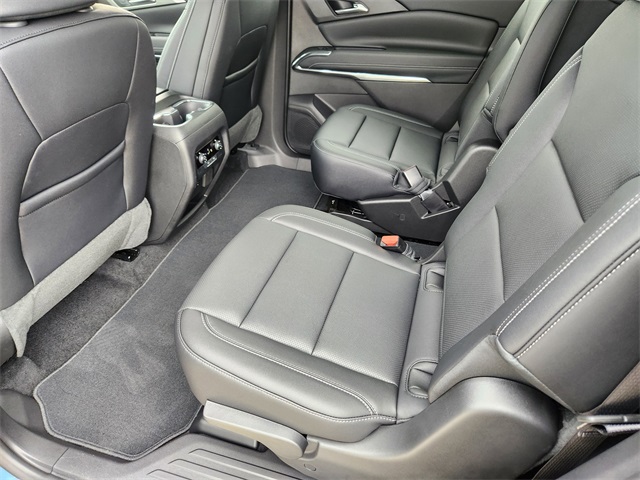 2025 Lakeshore Blue Metallic Chevrolet Traverse LT FWD SUV