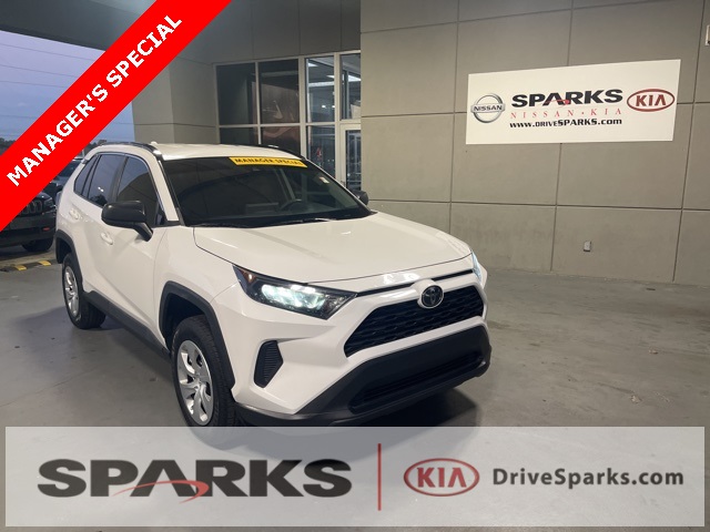 2021 Toyota RAV4 LE's photo
