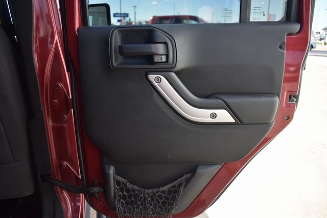 2013 Jeep Wrangler Unlimited Sahara photo 12