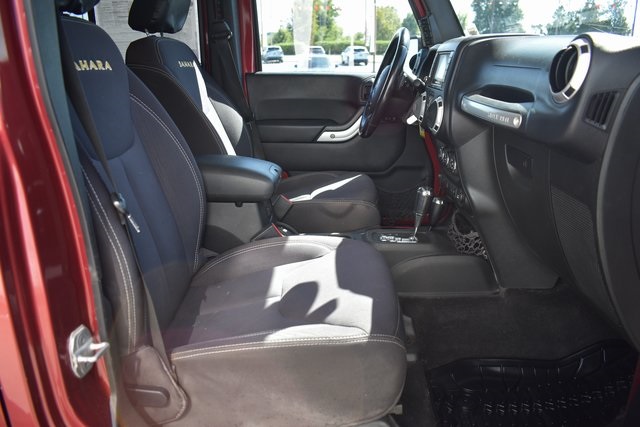 2013 Jeep Wrangler Unlimited Sahara photo 13
