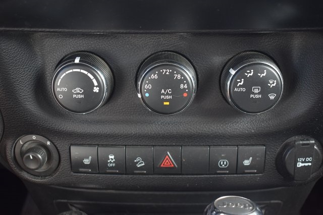 2013 Jeep Wrangler Unlimited Sahara photo 17
