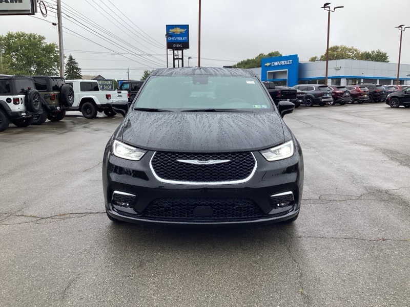 2026 Chrysler Pacifica photo 2