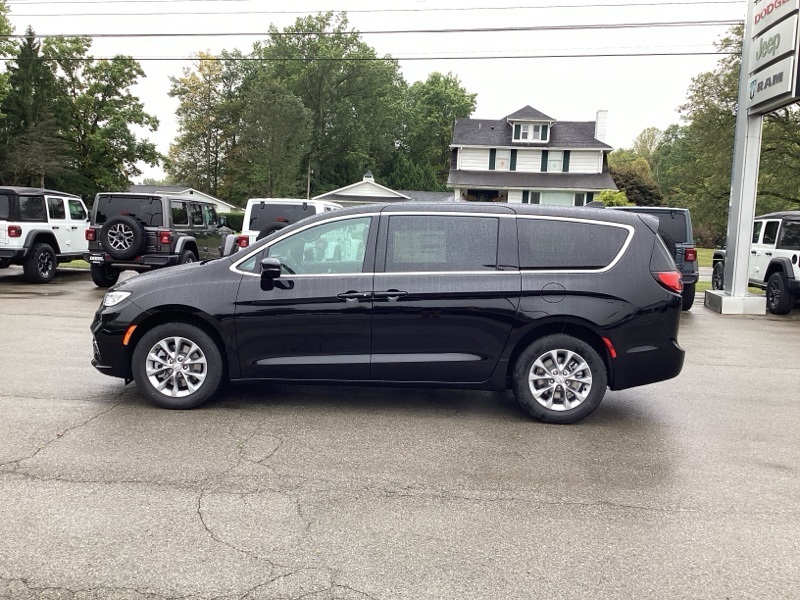 2026 Chrysler Pacifica photo 4