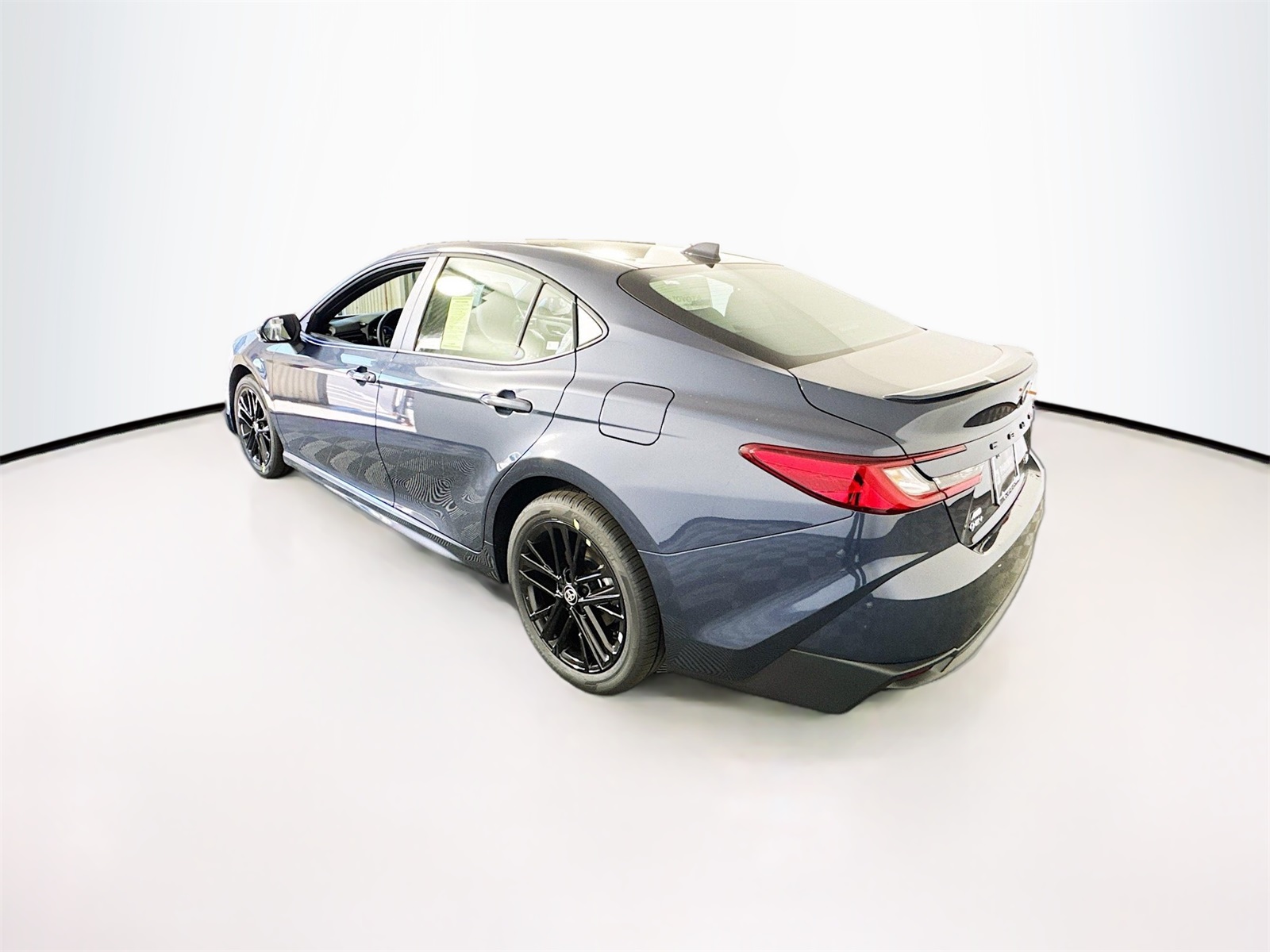 2026 Toyota Camry SE photo 4