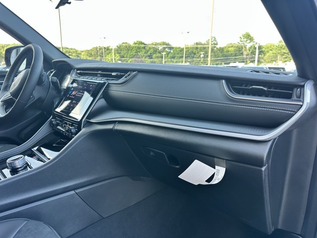 2025 Jeep Grand Cherokee Altitude X photo 30