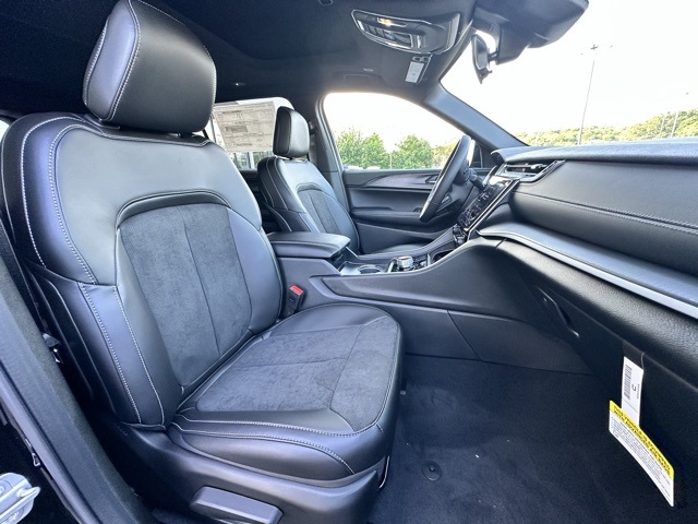 2025 Jeep Grand Cherokee Altitude X photo 31