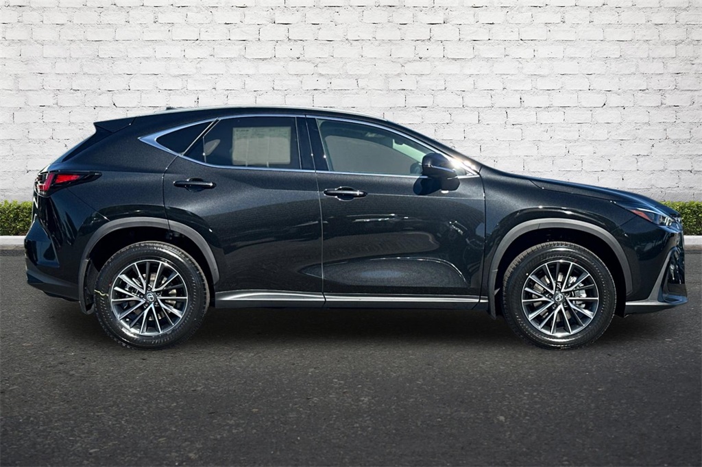 2026 Lexus NX 350 photo 2