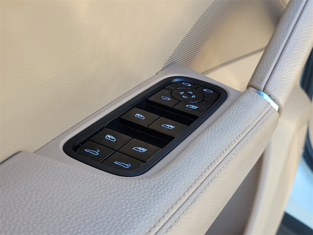 used 2019 Porsche Cayenne car, priced at $29,988